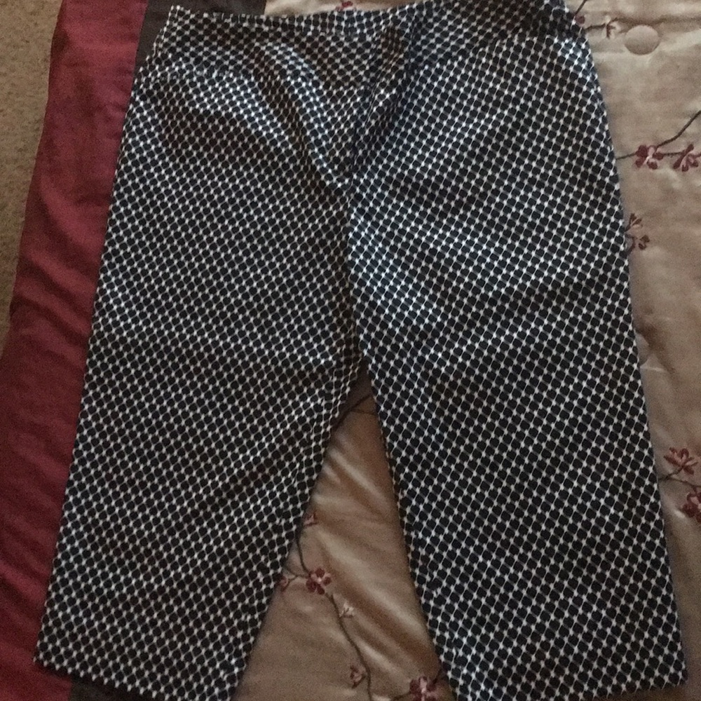 Worthington Modern Fit Black and white Capris